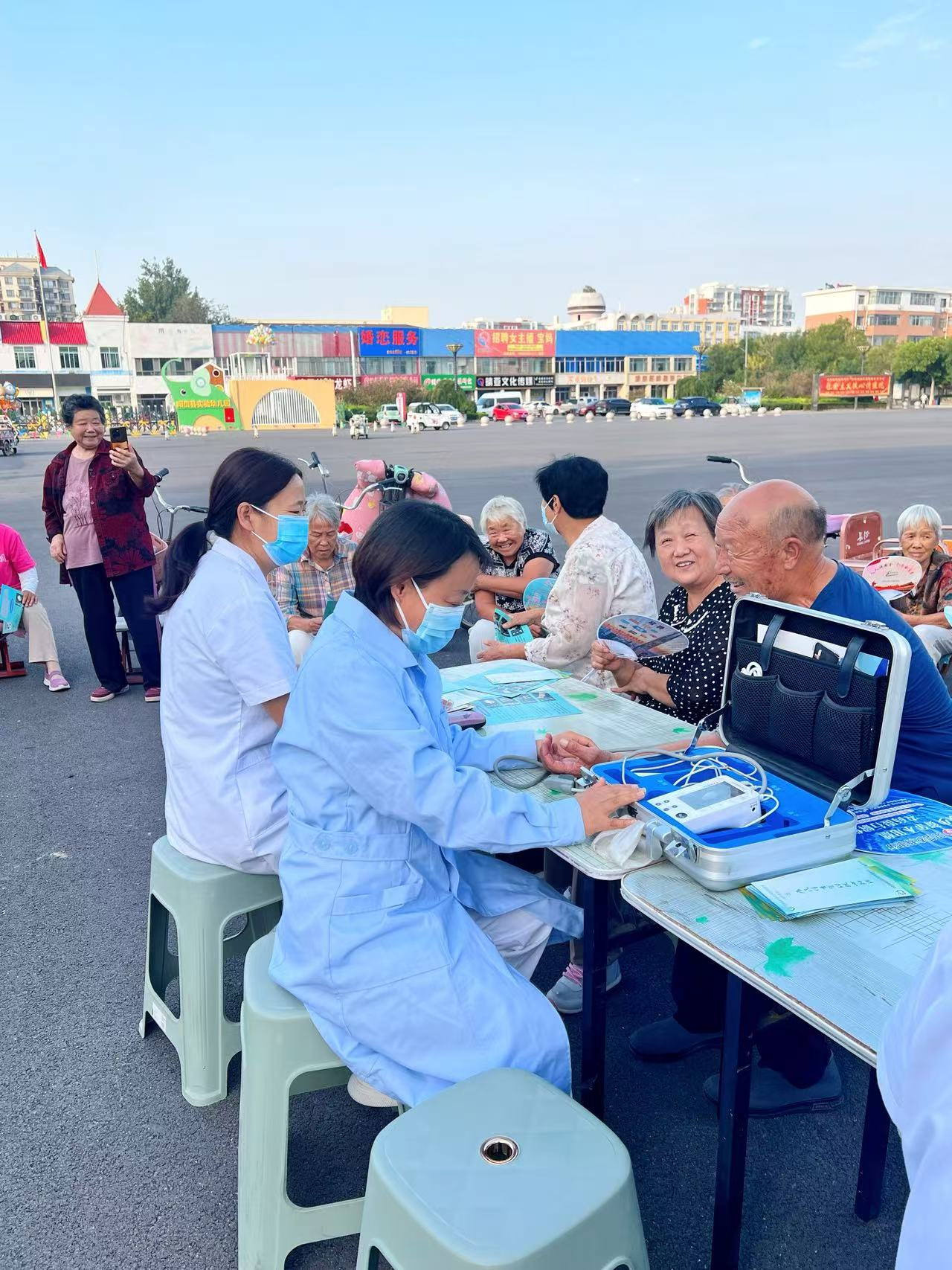 阳信县信城街道社区卫生服务中心开展”三减三健”暨全环境立德树人主题科普宣传活动