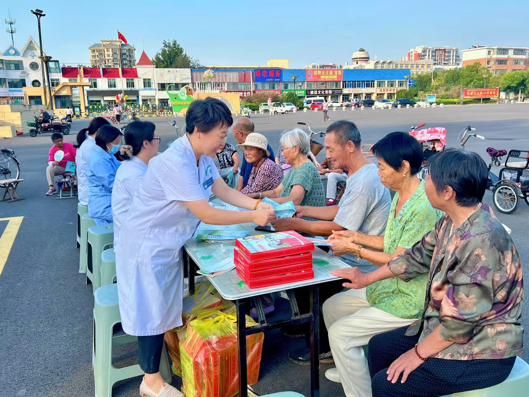 阳信县信城街道社区卫生服务中心开展"三减三健"暨全环境立德树人主题科普宣传活动