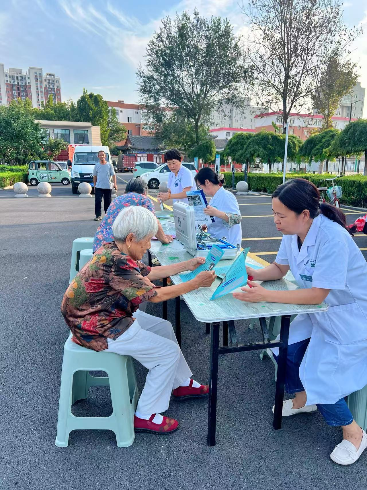 阳信县信城街道社区卫生服务中心开展"三减三健"暨全环境立德树人主题科普宣传活动