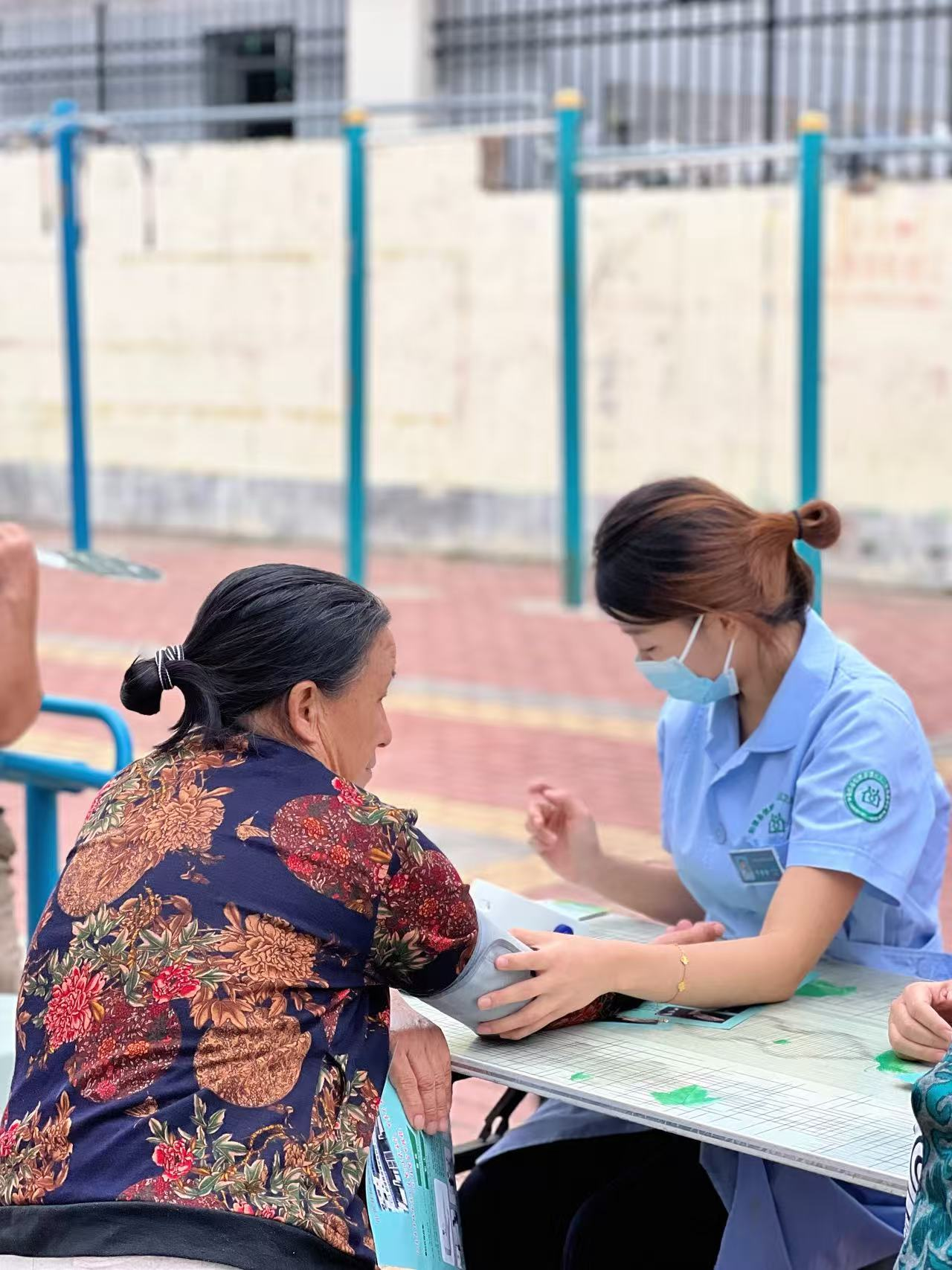 【六送六进六提升】阳信县信城街道社区卫生服务中心开展“文化润心 本草香安”中医药义诊活动
