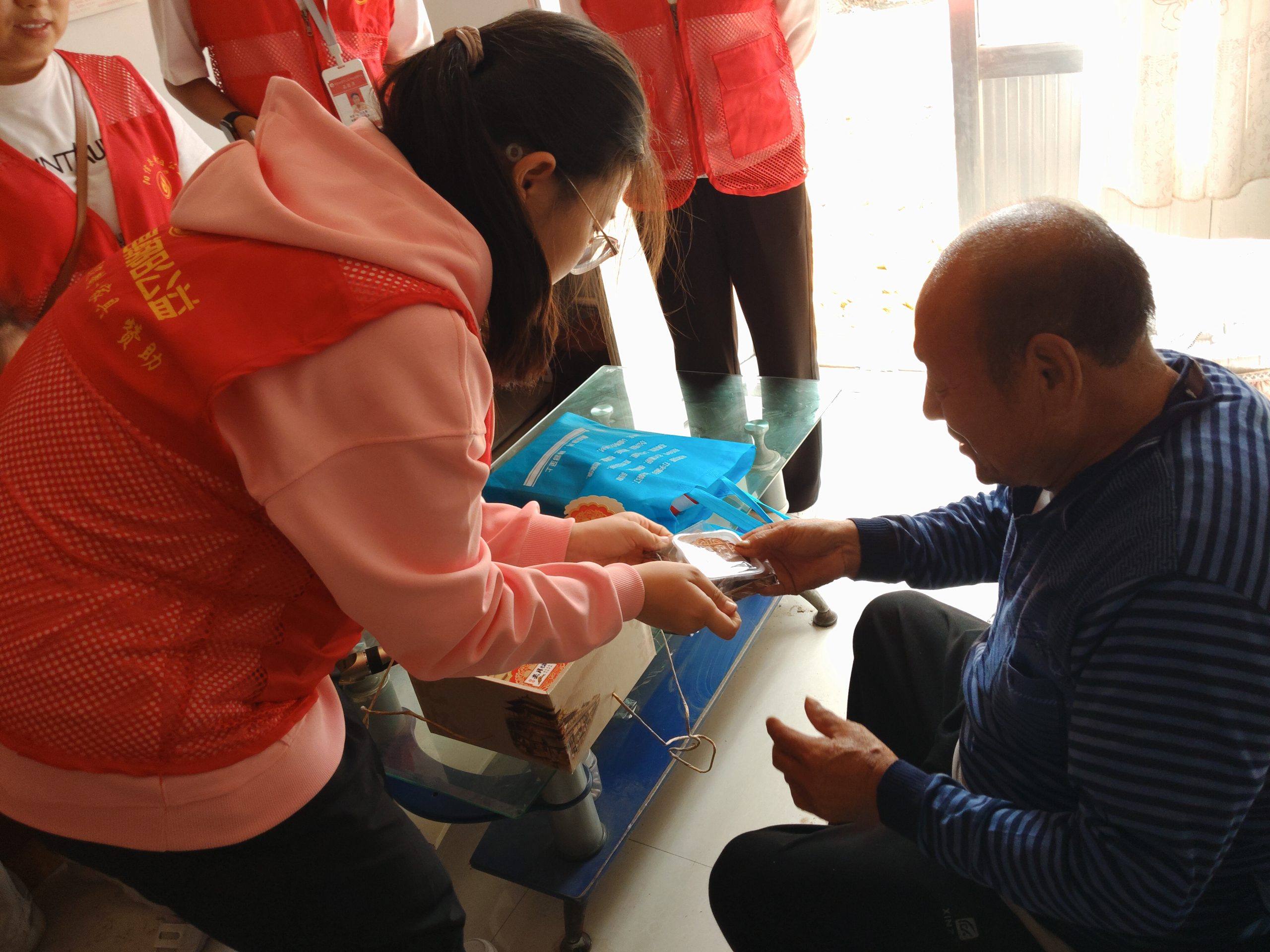 双节同庆，朝阳公益情暖退伍老兵