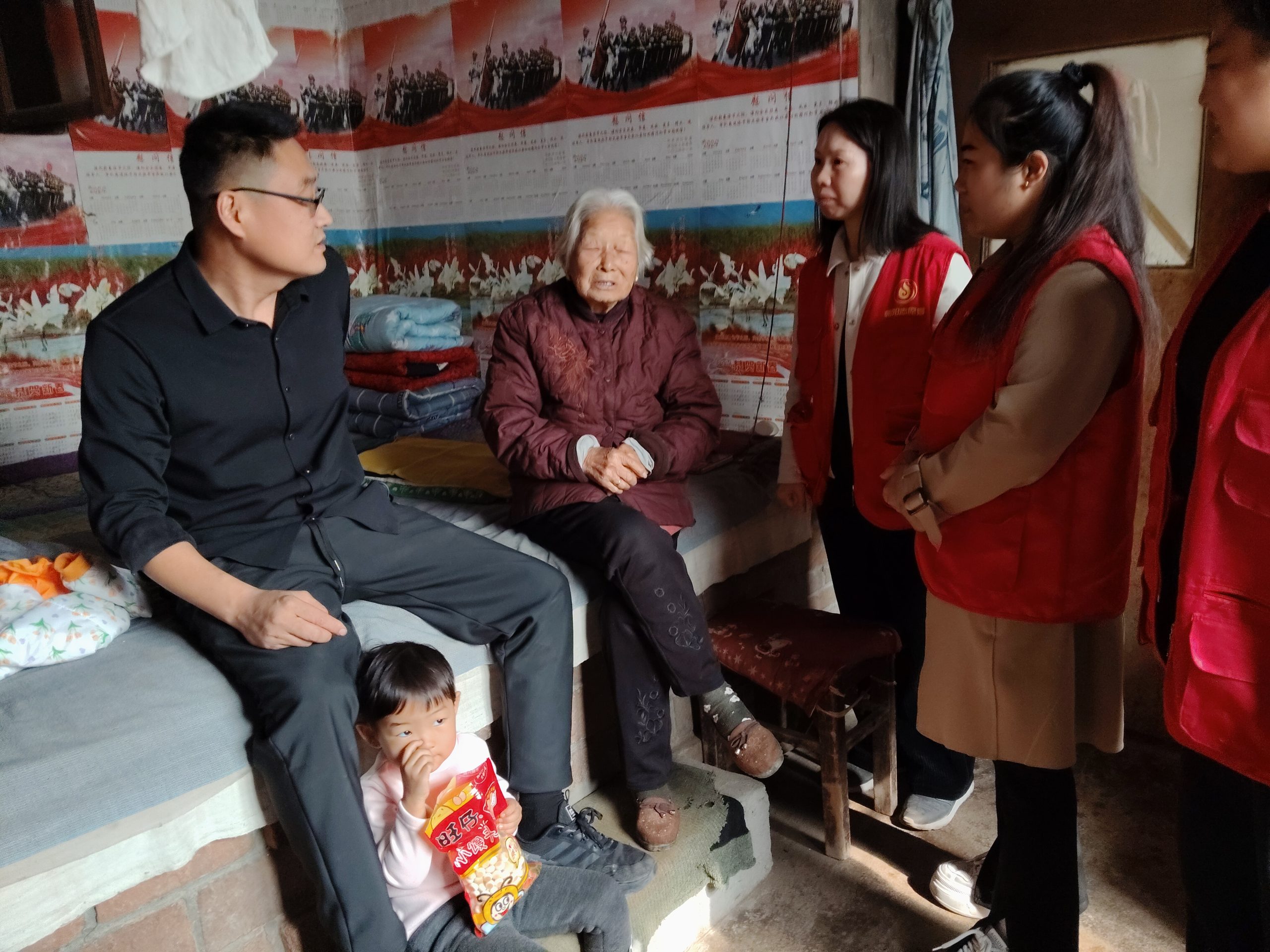 七五金秋慰忠魂 暖阳入户敬先贤