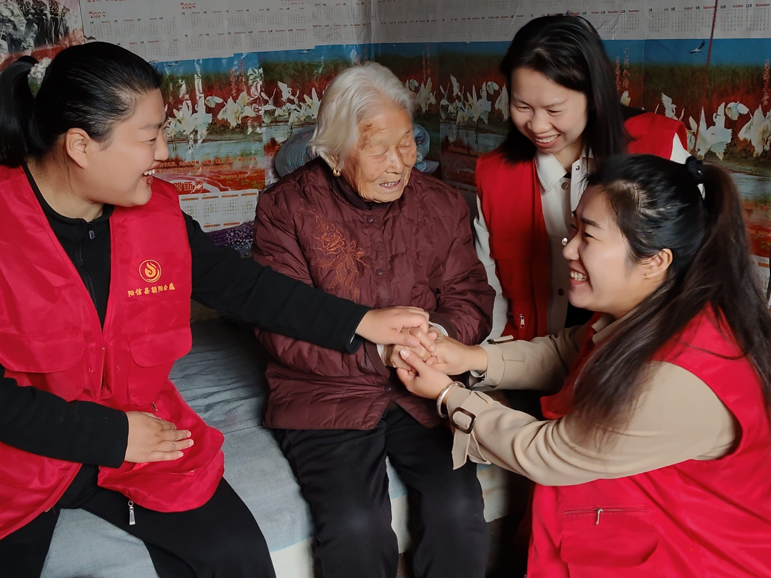 七五金秋慰忠魂 暖阳入户敬先贤