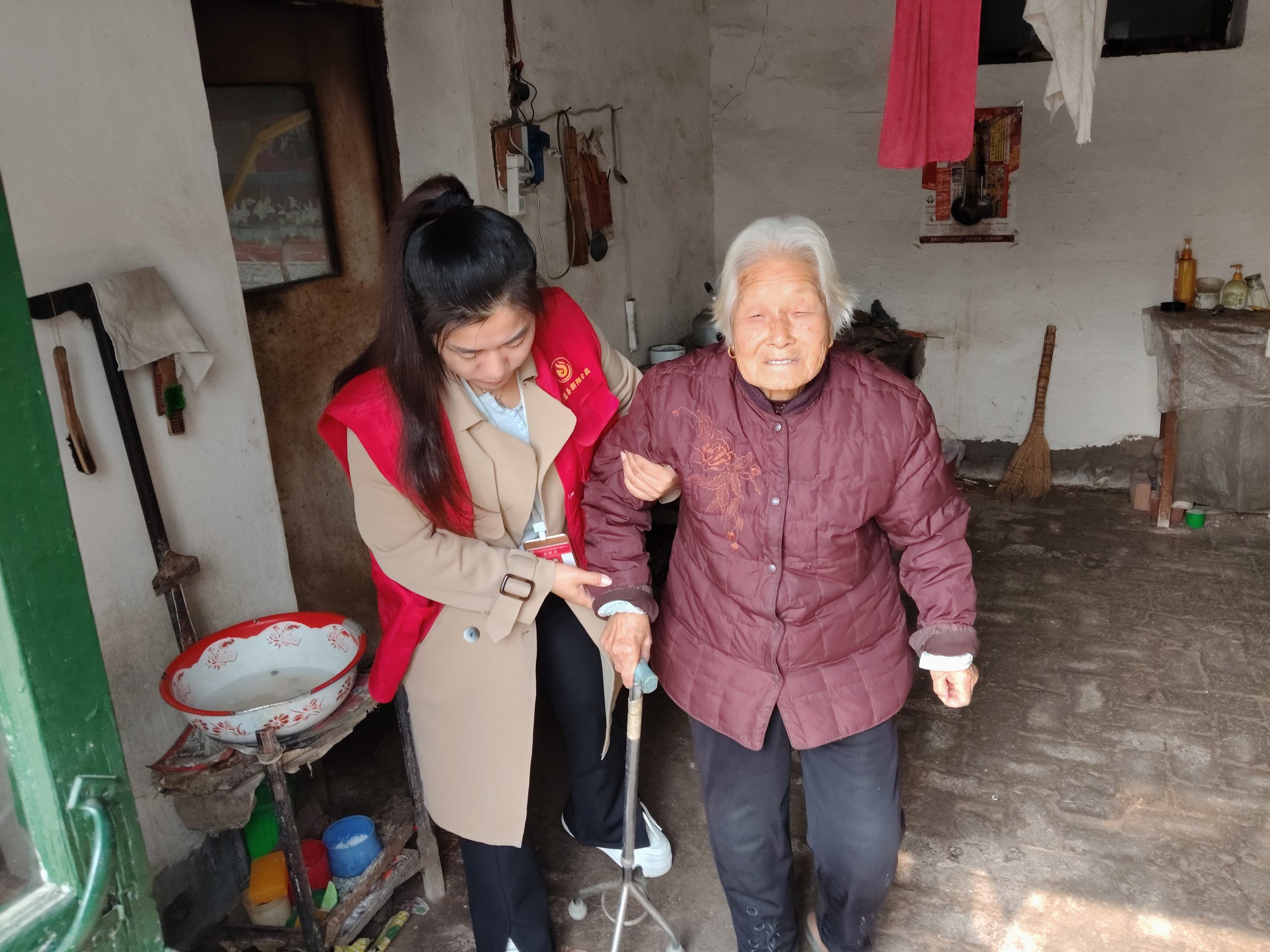 七五金秋慰忠魂 暖阳入户敬先贤