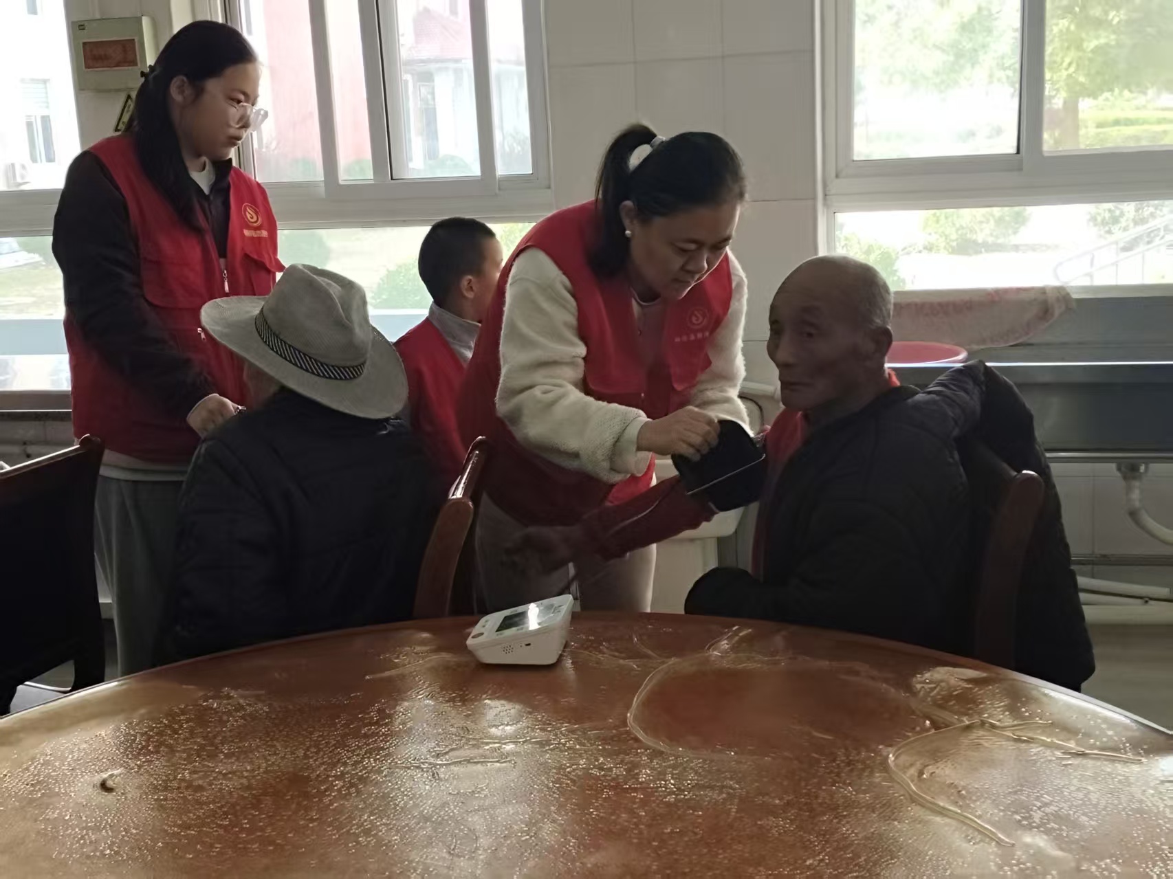 情暖重阳，爱满桑榆！阳信县开展敬老活动，共筑温情佳节