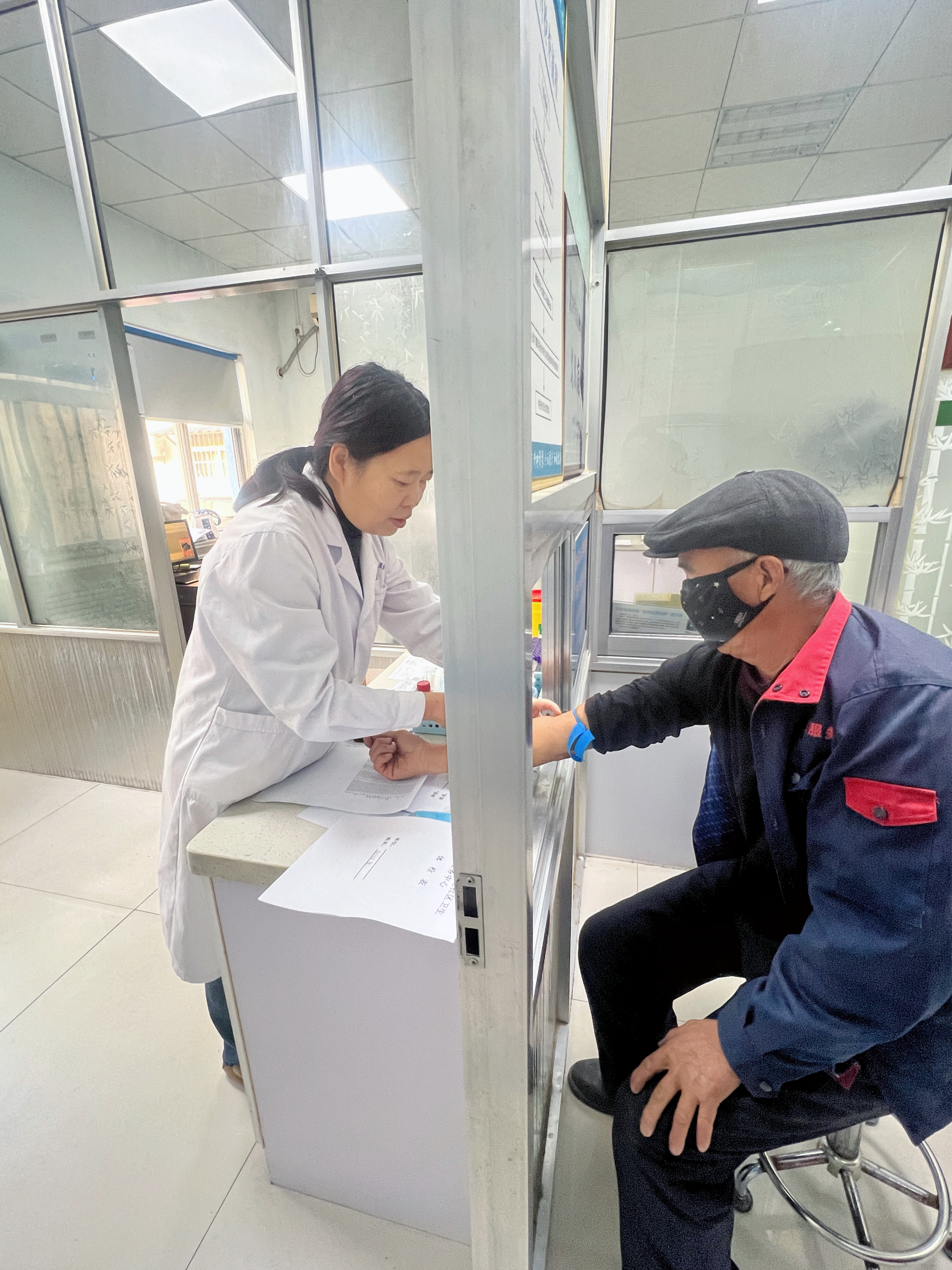 【关爱最美劳动者 爱心体检在行动】阳信县信城街道社区卫生服务中心为辖区环卫工人开展免费健康查体活动