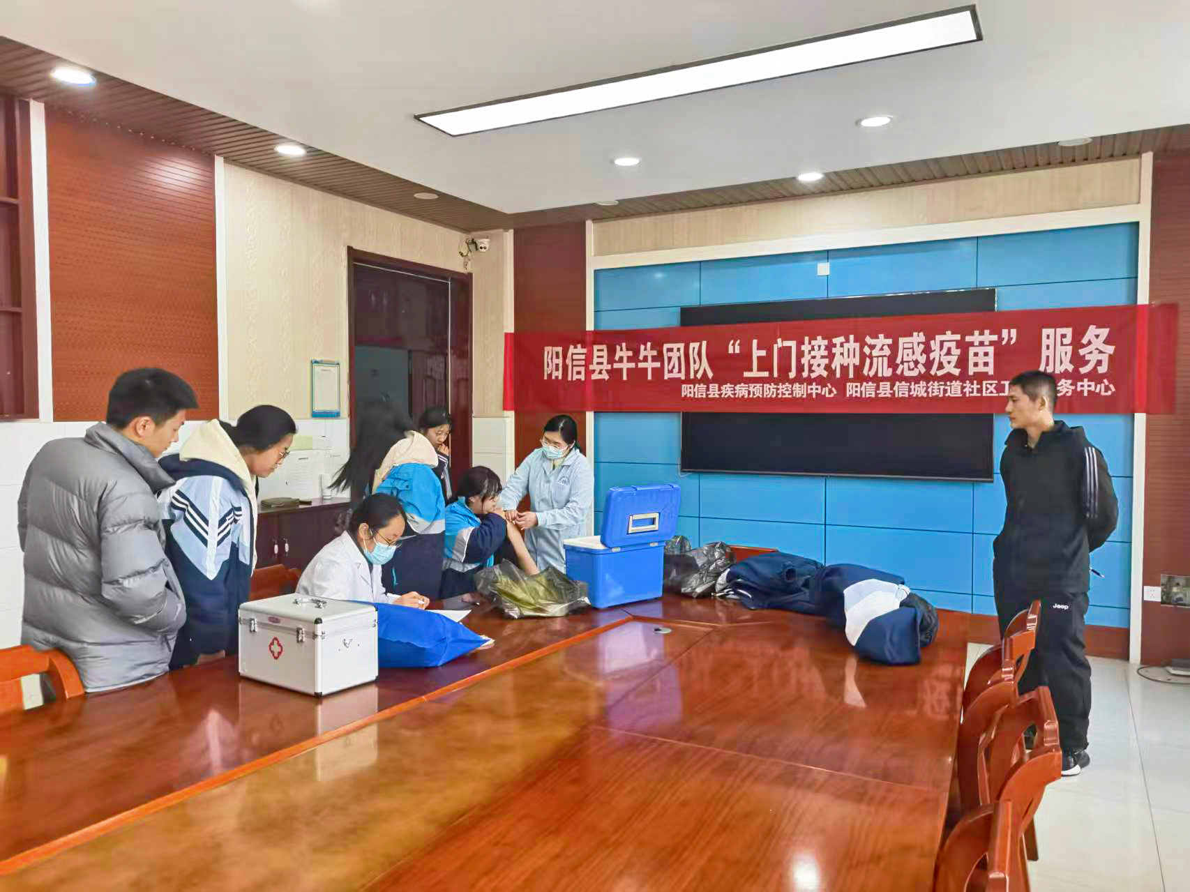 阳信县信城街道社区卫生服务中心牛牛接种团队走进康养中心与校园 为“一老一小”筑牢流感免疫屏障