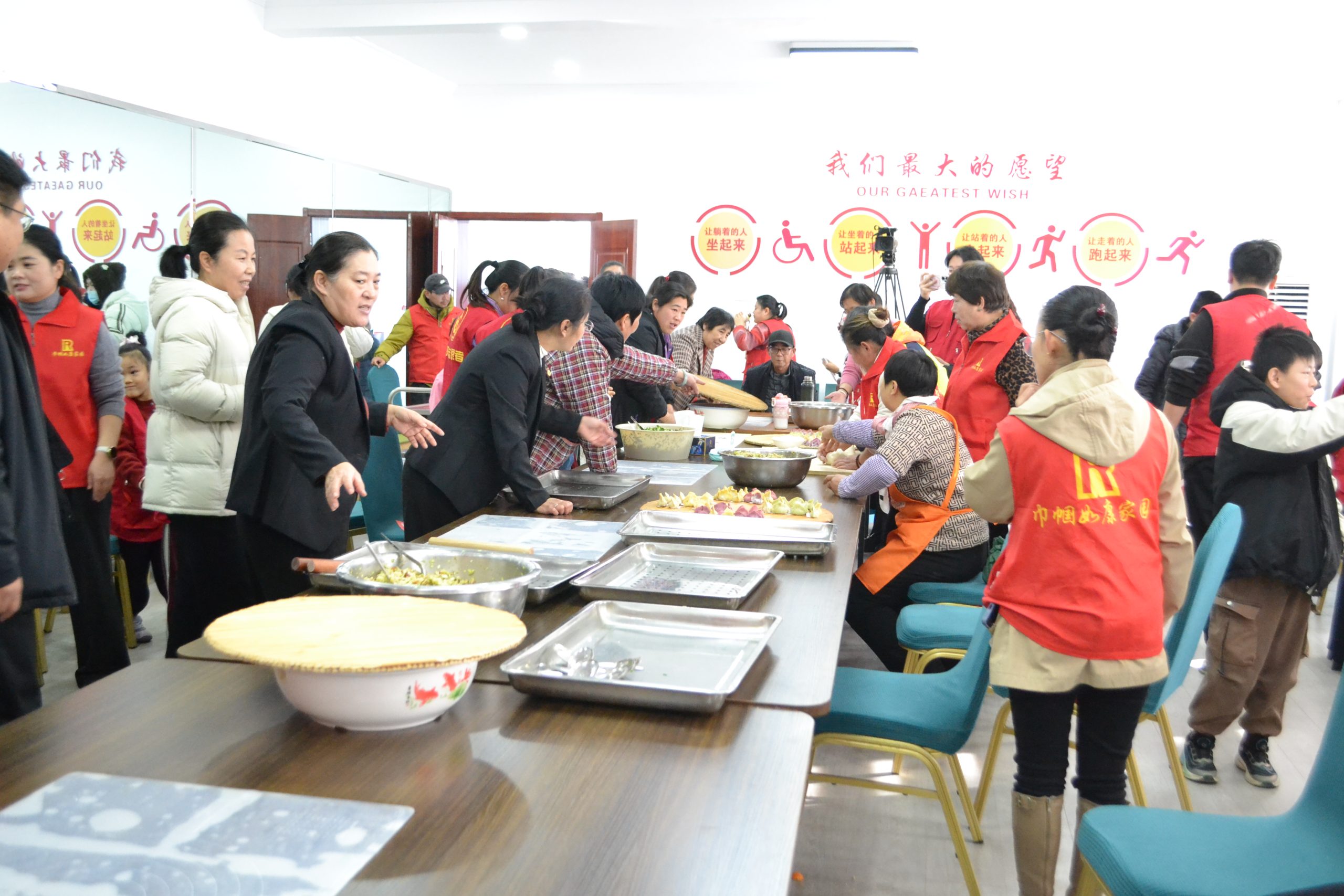 阳信朝阳公益情暖家园迎元旦，七彩水饺增温暖