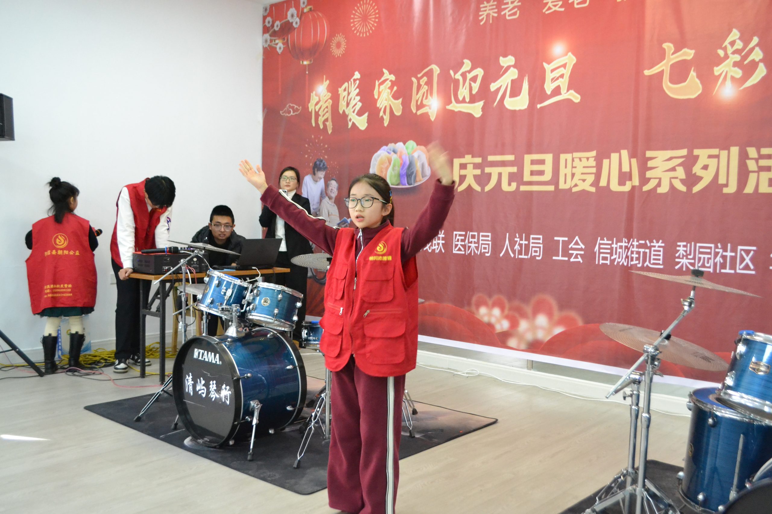 阳信朝阳公益情暖家园迎元旦，七彩水饺增温暖