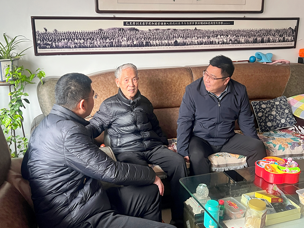 【敬老爱老暖寒冬 走访慰问送祝福】阳信县信城街道社区卫生服务中心走访慰问退休干部