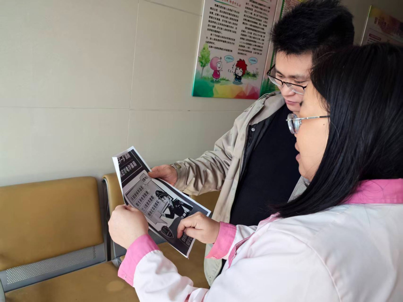 阳信县卫生健康保障中心组织开展反诈宣传教育活动 给新人们双重幸福保障